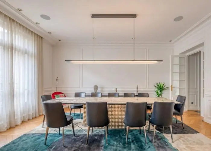 3br Champs Elisee Jean Mermoz 아파트 파리