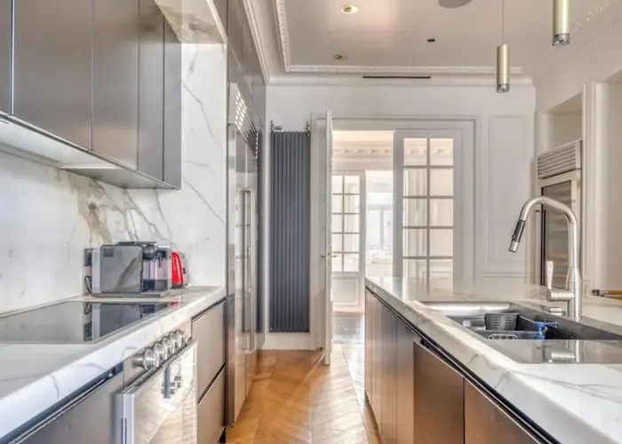 3br Champs Elisee Jean Mermoz 아파트 파리